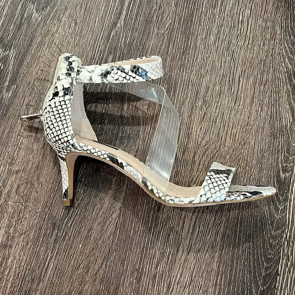 NIB Louis et Cie Snake Print Heels - 7.5 - Picture 4 of 8